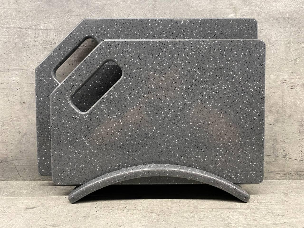 Набір дошок кухонних Gravity зі штучного акрилового каменю на підставці 2 шт. (193) - фото 1 Набір дошок кухонних Gravity зі штучного акрилового каменю на підставці 2 шт. (193) - фото 1