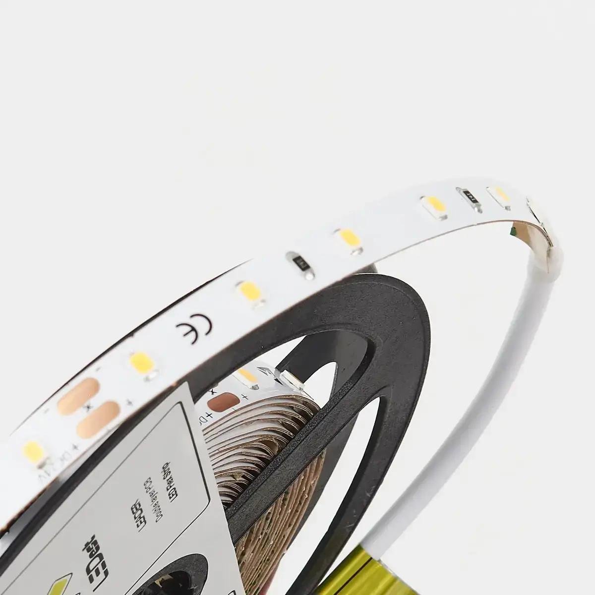 Світлодіодна стрічка LEDest-Leader 4,8 Вт 3000K 60 шт./м IP33 24В 450 Лм SMD2835 (239443) - фото 2 Світлодіодна стрічка LEDest-Leader 4,8 Вт 3000K 60 шт./м IP33 24В 450 Лм SMD2835 (239443) - фото 2