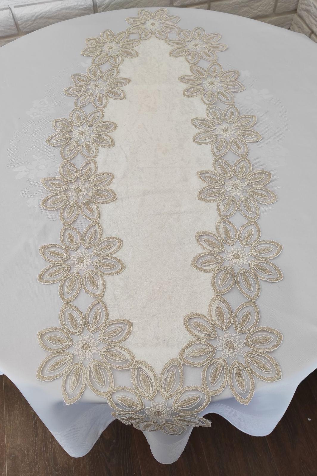 Дорожка велюровая Acme с кружевом 45x100 Daisy Crem (CN7626)