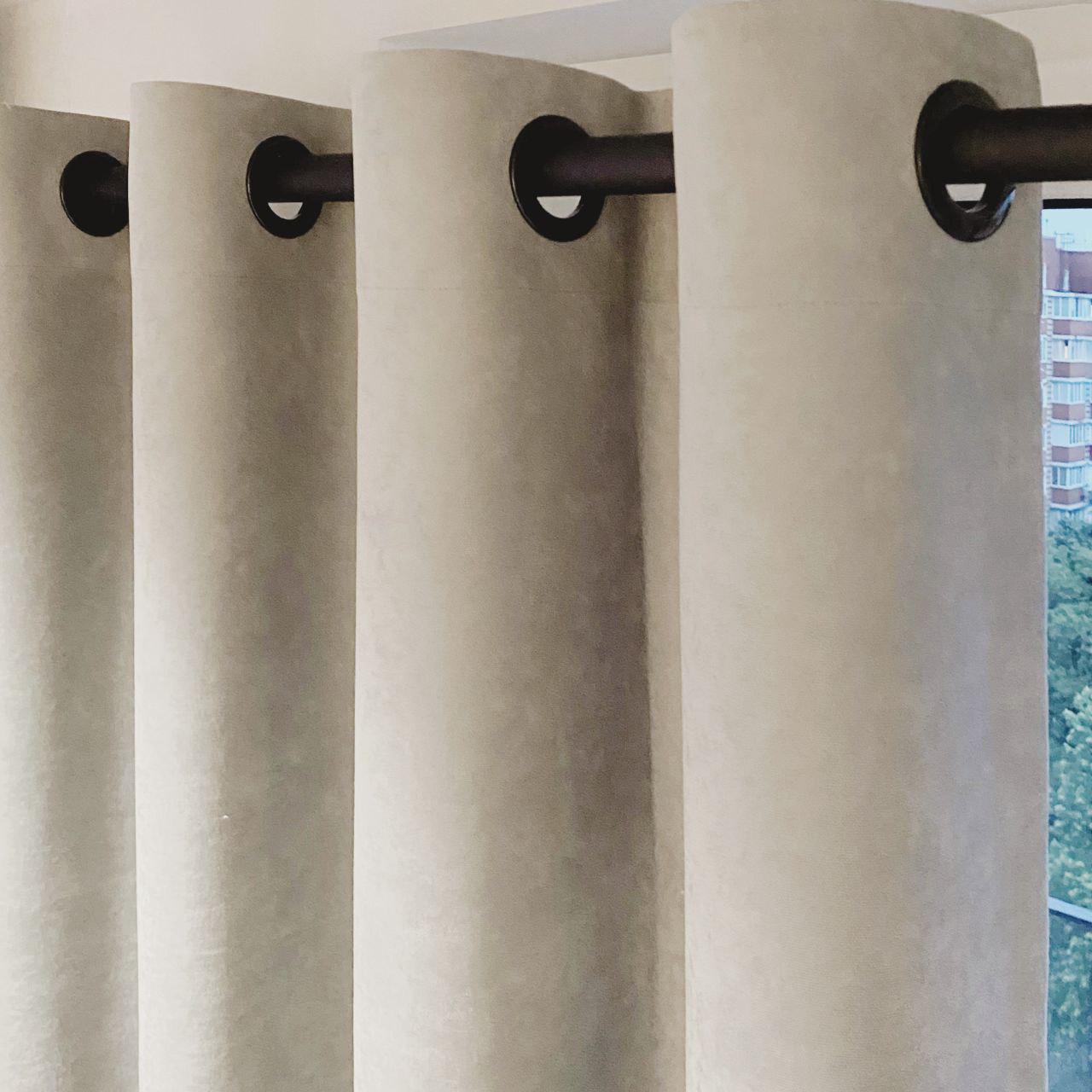 Штора на черных люверсах с подхватом 150х250 см микровелюр 1 шт. Серо-бежевый (5801211-MT11/150-BL) - фото 3 Штора на черных люверсах с подхватом 150х250 см микровелюр 1 шт. Серо-бежевый (5801211-MT11/150-BL) - фото 3