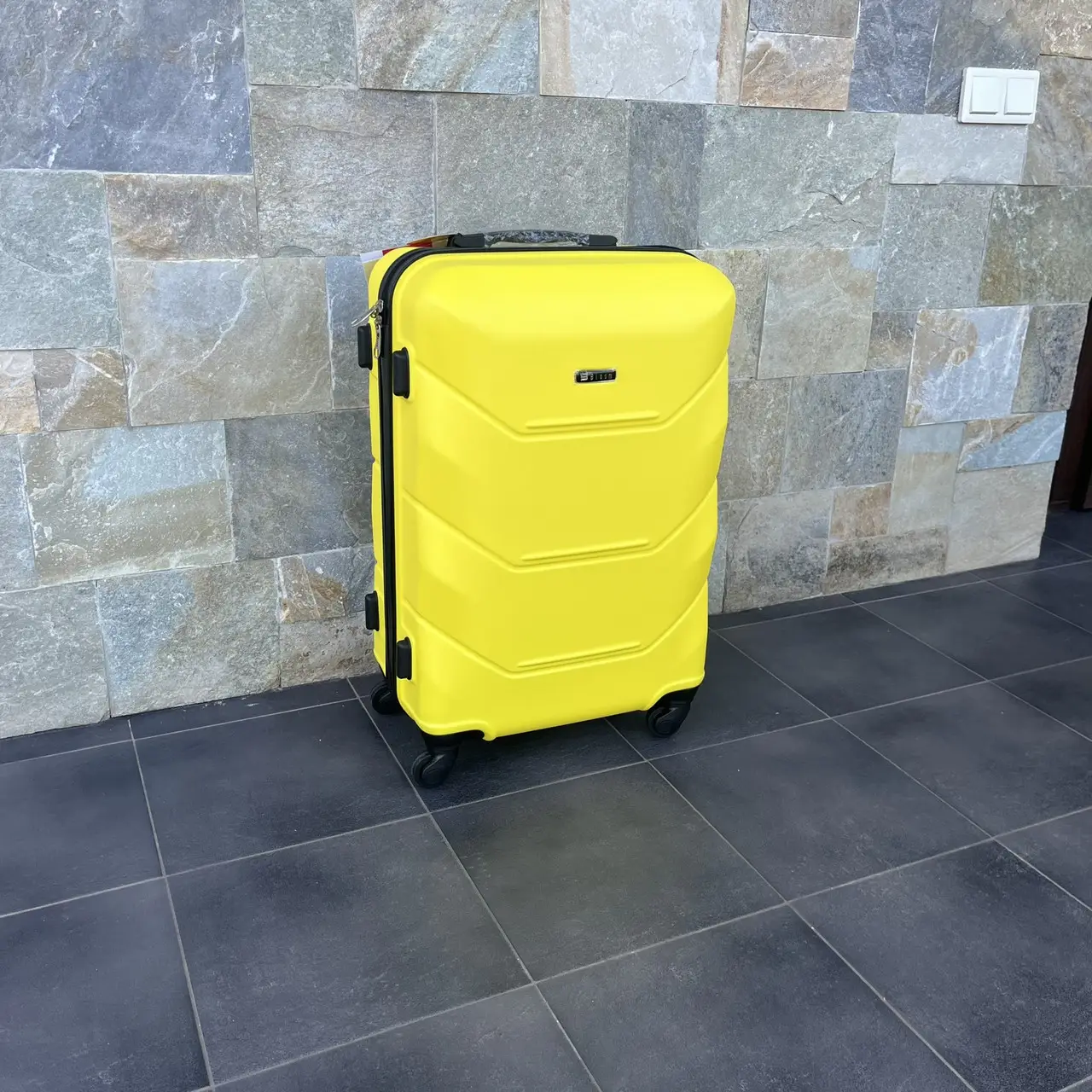 Чемодан дорожный Bloom 1507 М 63 л Желтый - фото 7 Чемодан дорожный Bloom 1507 М 63 л Желтый - фото 7