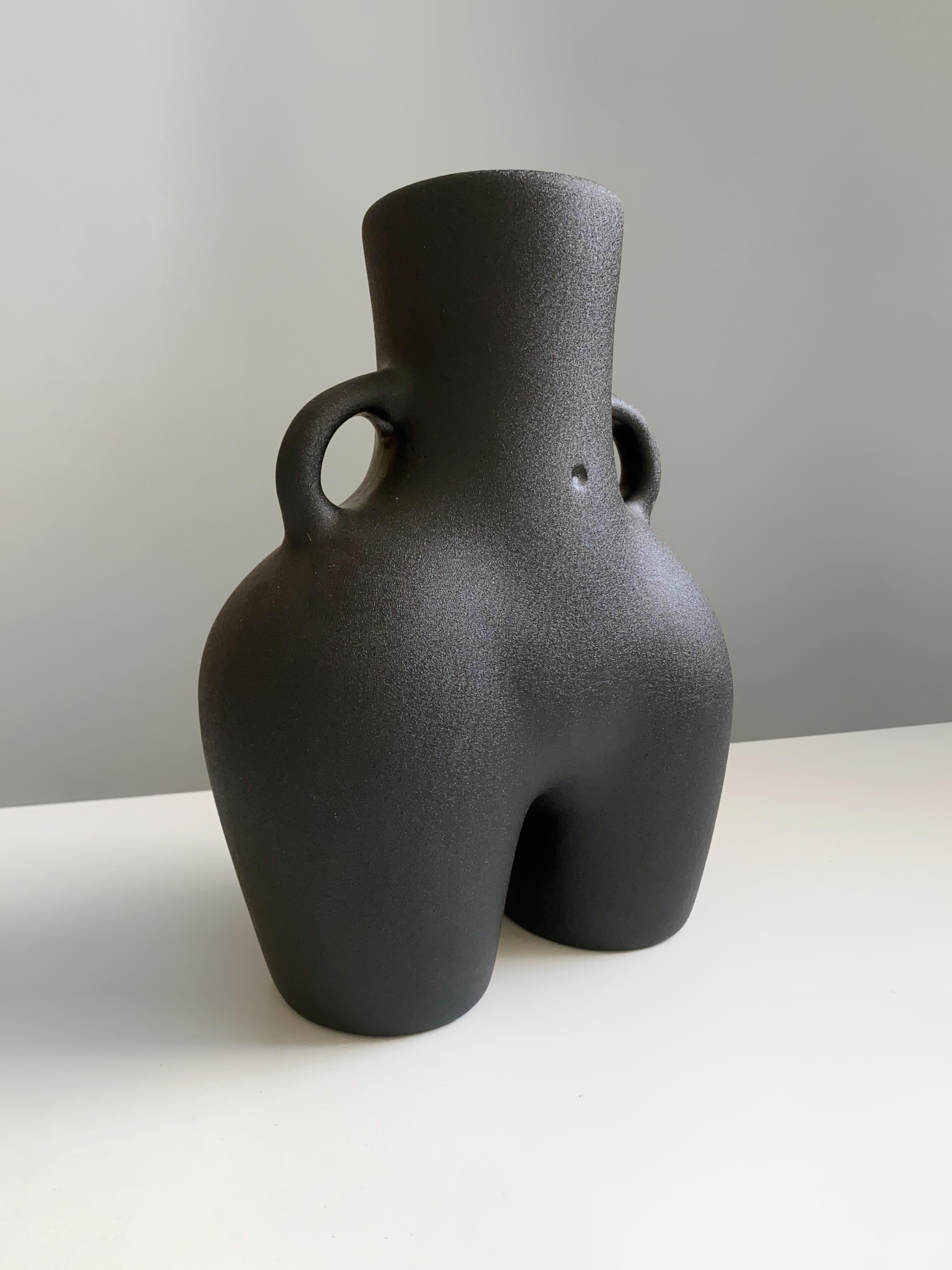 Ваза в форме женской попы Лола 25х18 см Черный - фото 3 Ваза в форме женской попы Лола 25х18 см Черный - фото 3