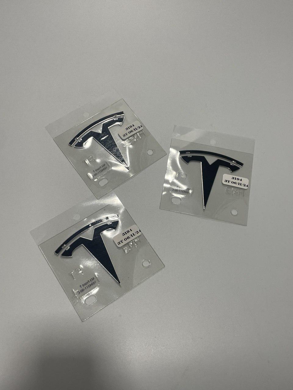 Значок на капот Tesla (1694511-00-C)