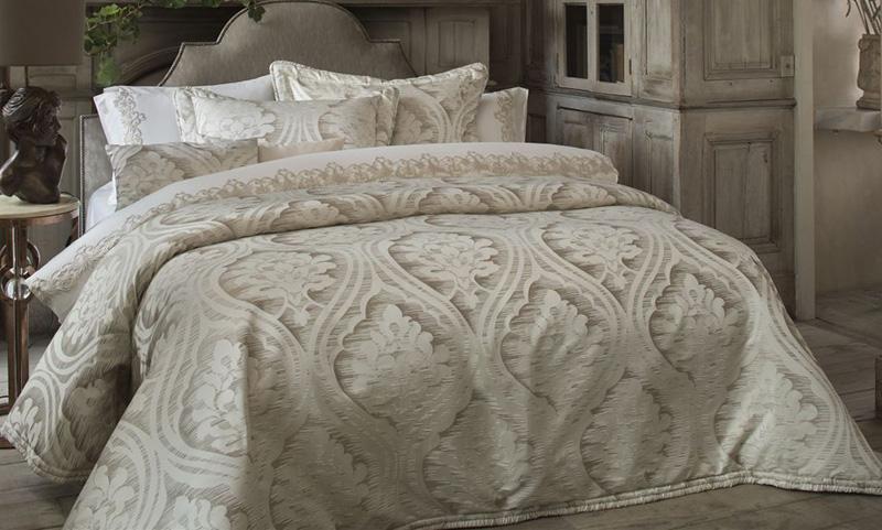 Покривало Pepper Home Claris з наволочками та декоративними подушками 270х260 см Покривало Pepper Home Claris з наволочками та декоративними подушками 270х260 см