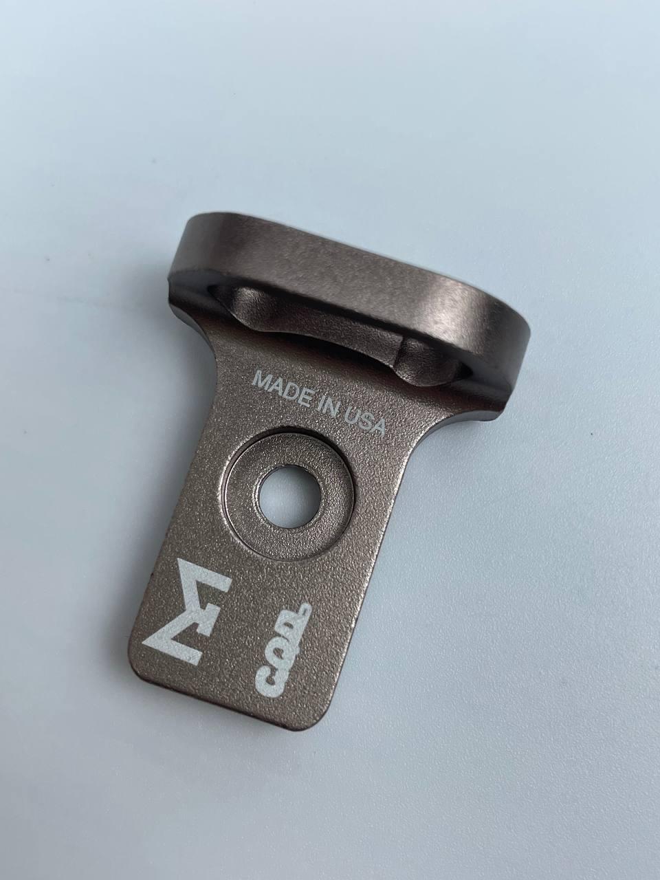 Антабка с системой крепления M-Lok Золотой (42865) - фото 3 Антабка с системой крепления M-Lok Золотой (42865) - фото 3