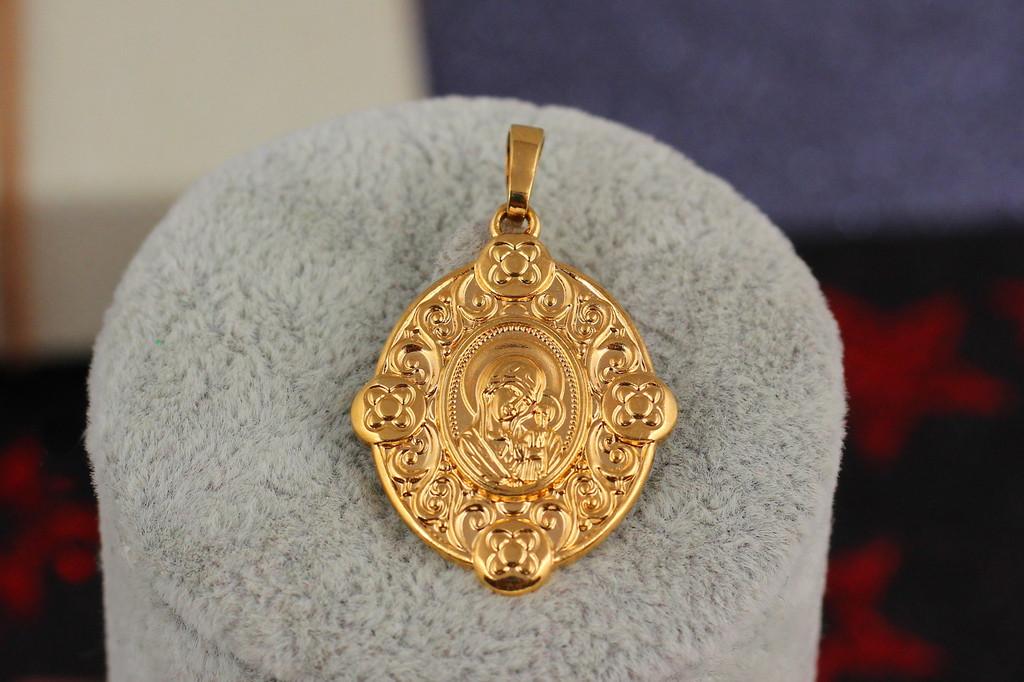 Ладанка Xuping Jewelry Дева Мария с младенцем с волнистыми краями 3 см Золотистый