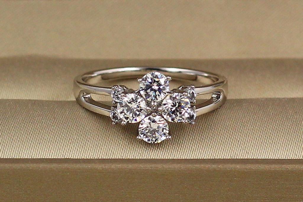 Кольцо Xuping Jewelry четырехлистник р. 18 Серебристый (2560609798)