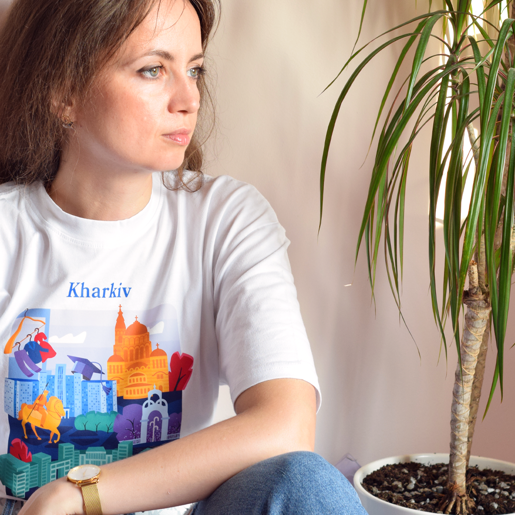 Футболка жіноча Малюнки з патріотичним авторським принтом Харків оверсайз M Білий (FFHK01M) - фото 5 Футболка жіноча Малюнки з патріотичним авторським принтом Харків оверсайз M Білий (FFHK01M) - фото 5