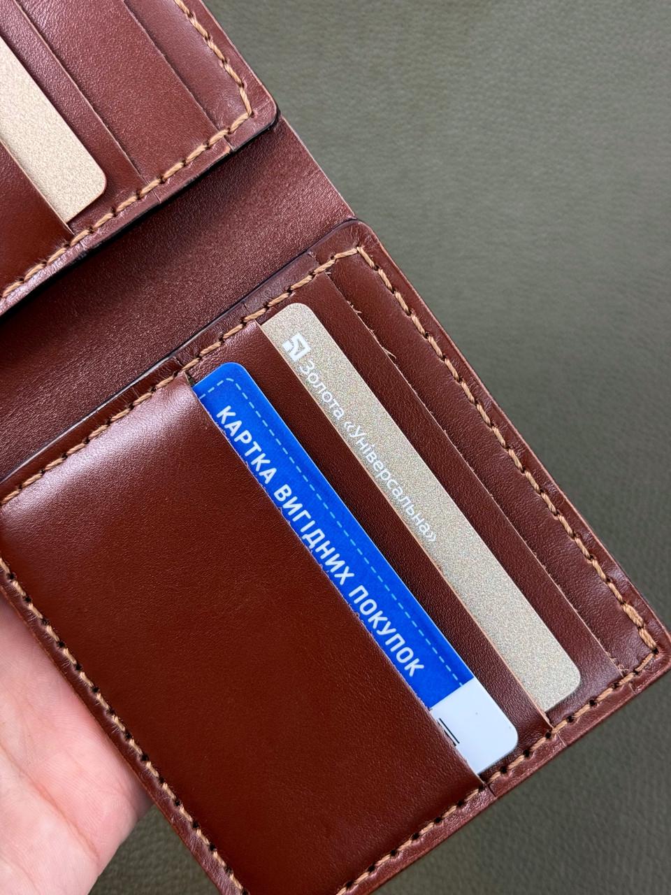 Гаманець-біфолд чоловічий ручна робота з натуральної шкіри Sandal Коричневий (2576234720) - фото 2 Гаманець-біфолд чоловічий ручна робота з натуральної шкіри Sandal Коричневий (2576234720) - фото 2