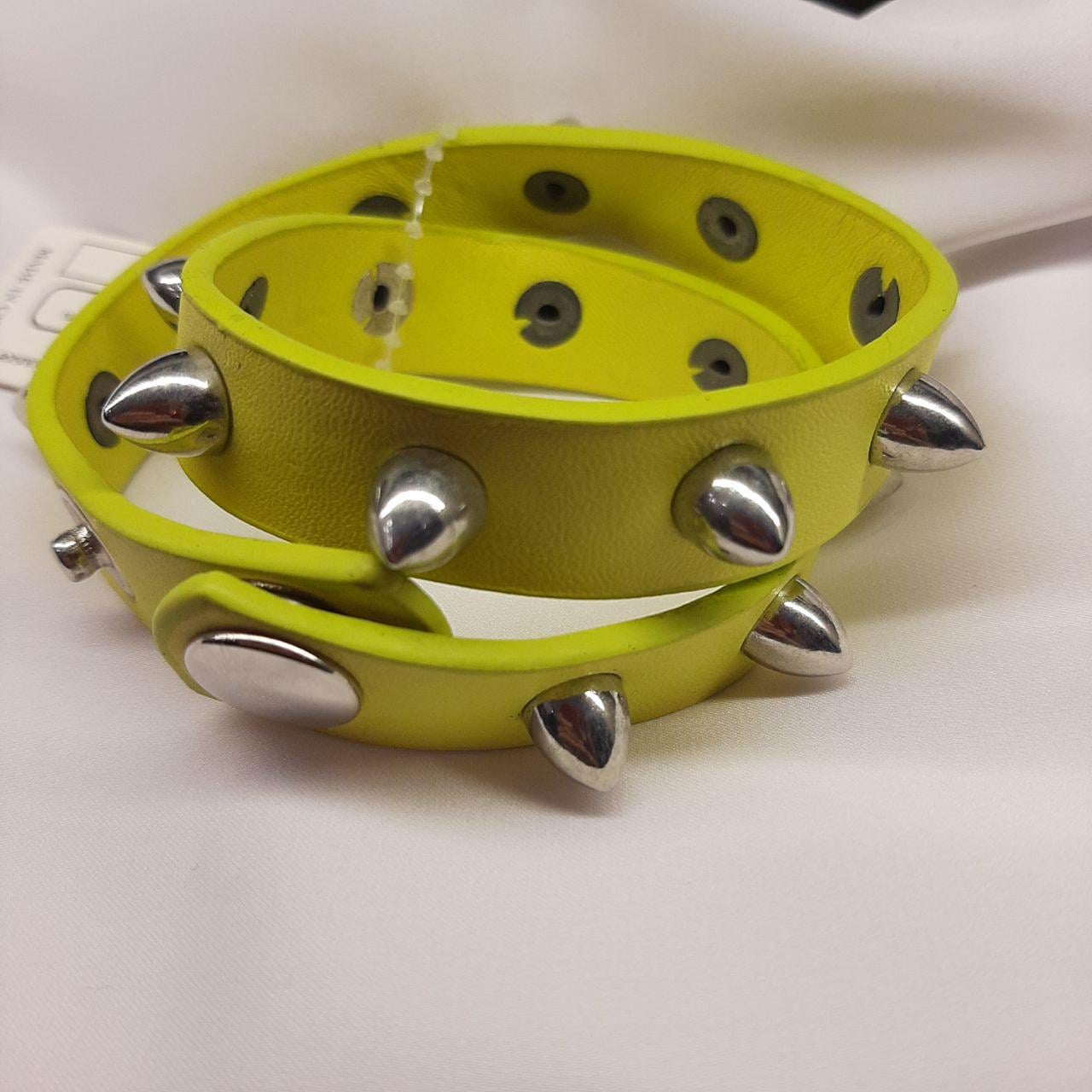 Браслет из экокожи PG06415 с шипами 23 см Желтый (8629)