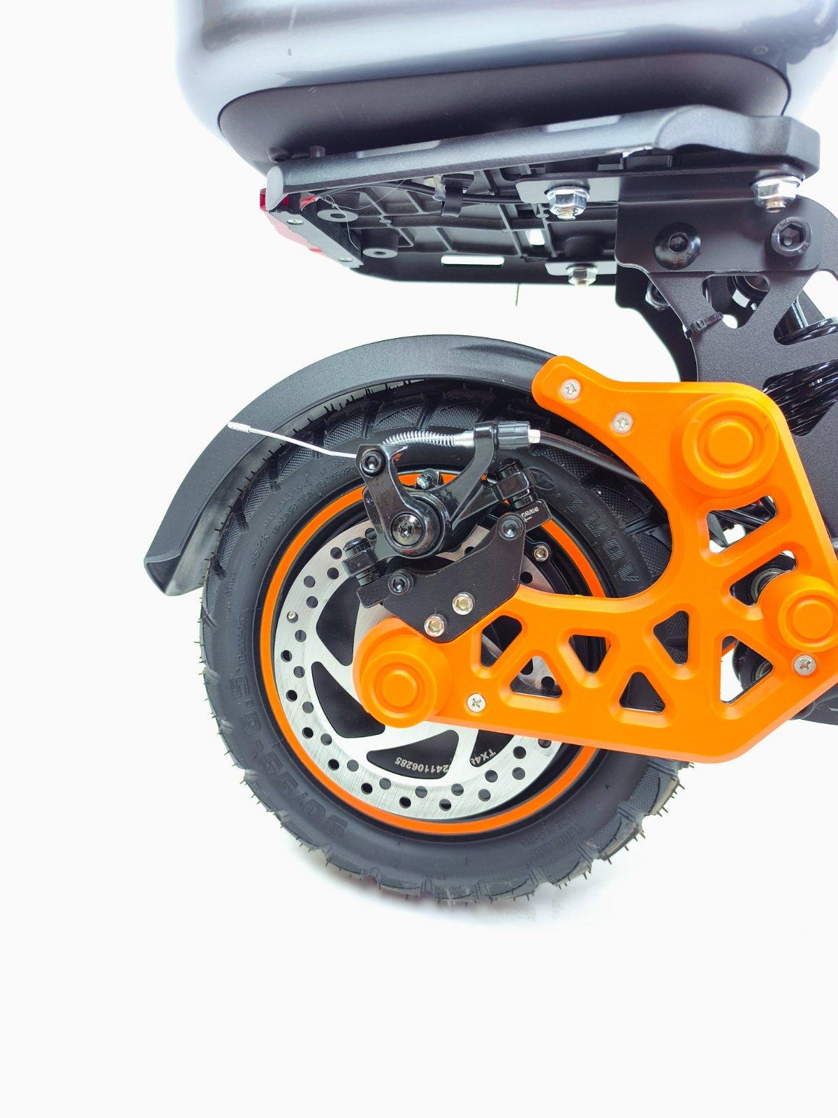 Электросамокат с сидением Cruzzer M5 PRO 2000W 48V 21Ah - фото 7 Электросамокат с сидением Cruzzer M5 PRO 2000W 48V 21Ah - фото 7