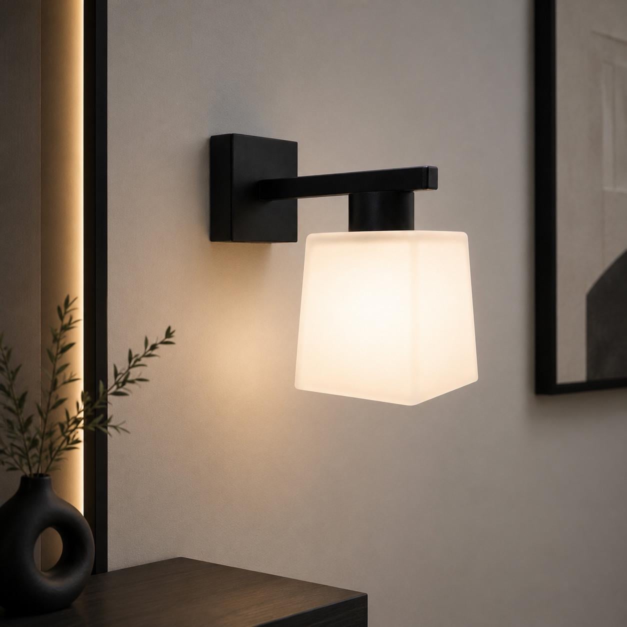 Бра MSK ELECTRIC Sakura с матовым плафоном из стекла под лампу Е27 Черный (NL 16510-1 BK)