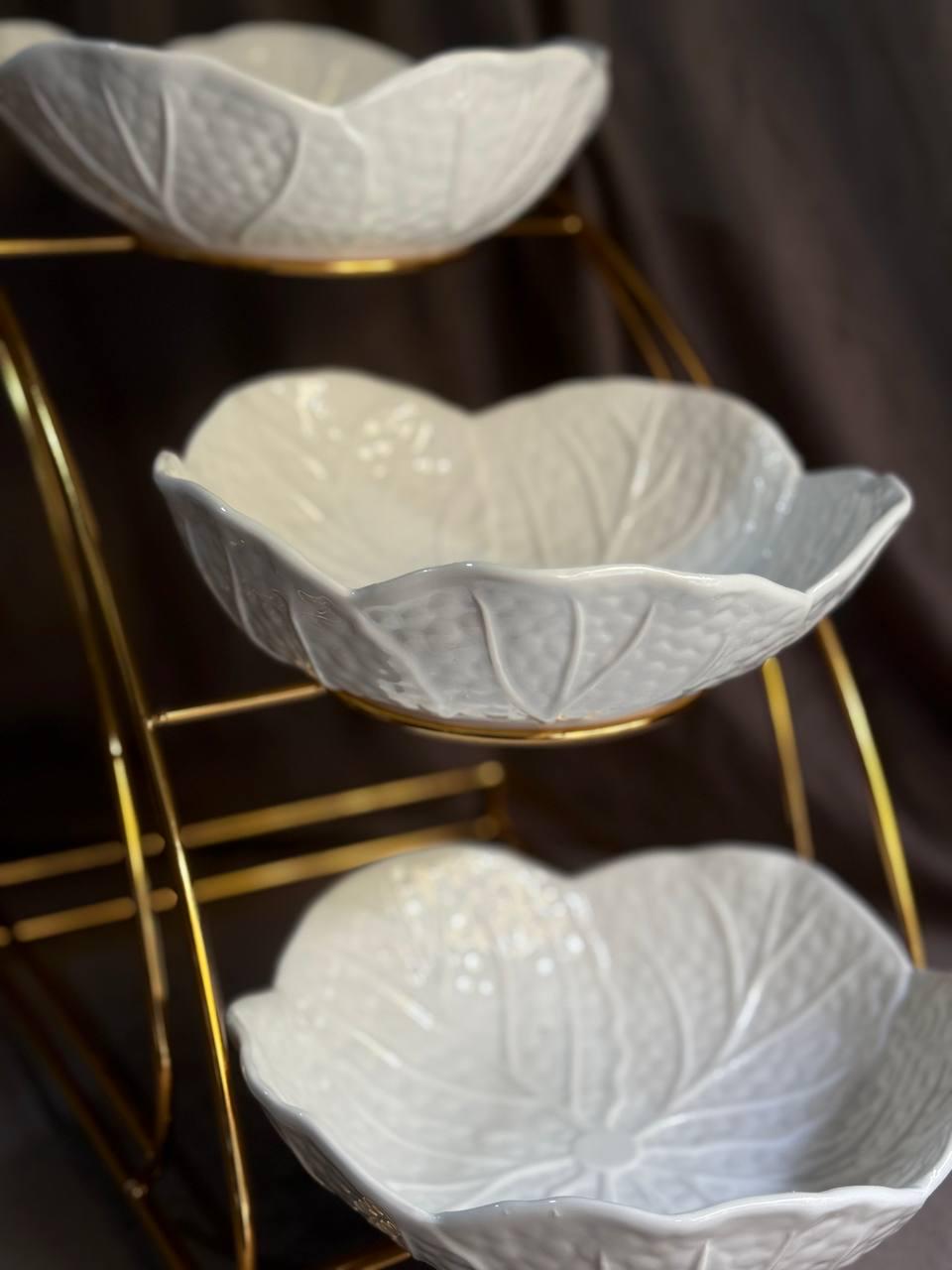 Фруктовница Yiwu C252 фарфоровая на металлической подставке 3 яруса 36х22х33 см Белый с золотым (30059675) - фото 3 Фруктовница Yiwu C252 фарфоровая на металлической подставке 3 яруса 36х22х33 см Белый с золотым (30059675) - фото 3