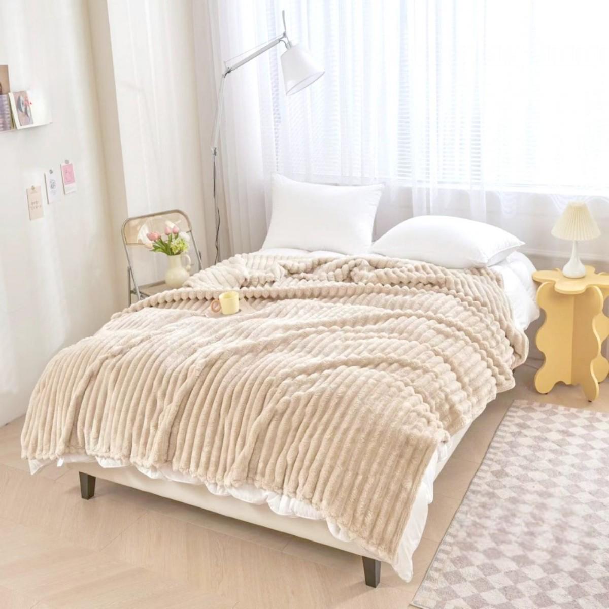 Набір плед з двома подушками Koloco Королівський шарпей Бежевий (40125) Набір плед з двома подушками Koloco Королівський шарпей Бежевий (40125)