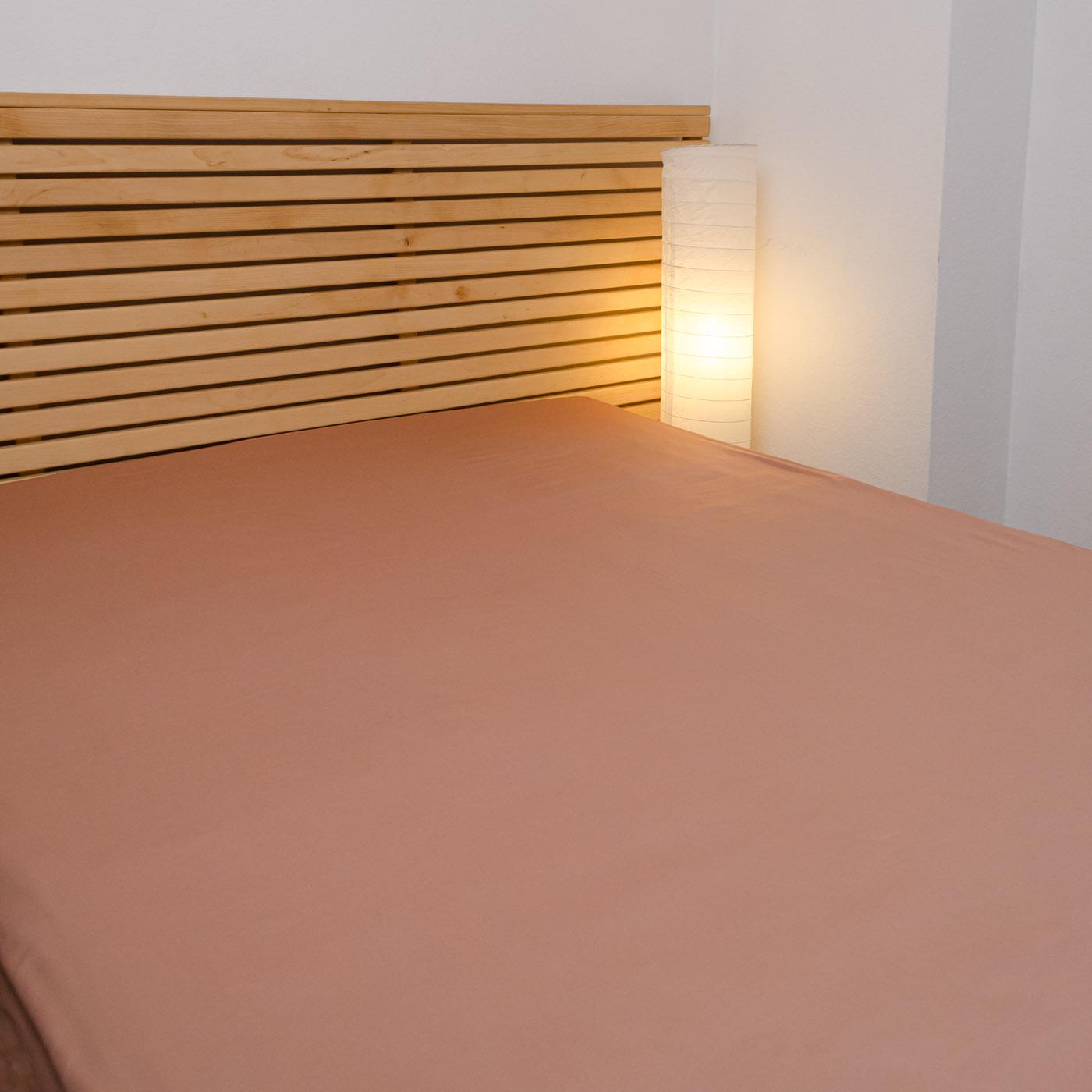 Простынь на резинке двуспальная сатин хлопок 125 г/м2 180х200х25 см Фраппе (chn-pnr-sa-180-25-frappe) - фото 2 Простынь на резинке двуспальная сатин хлопок 125 г/м2 180х200х25 см Фраппе (chn-pnr-sa-180-25-frappe) - фото 2