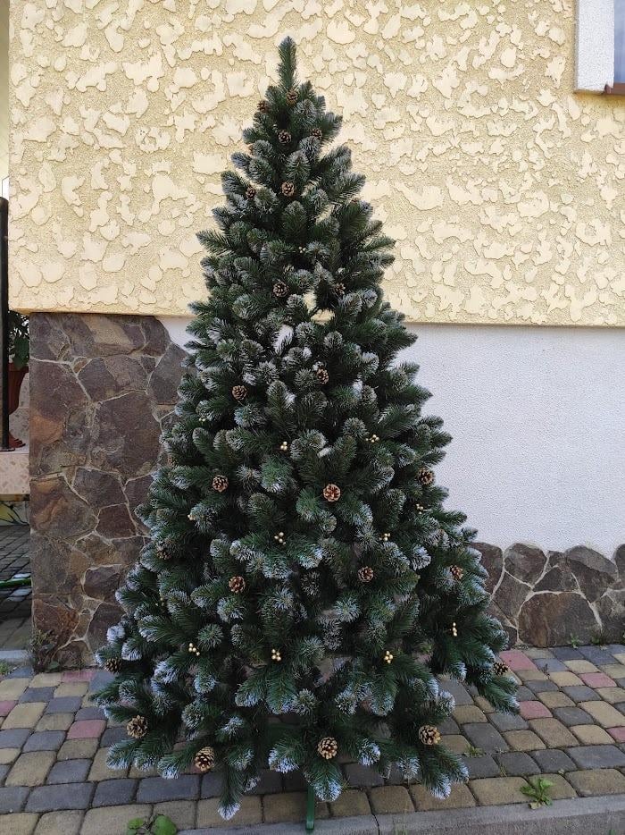 Ялинка штучна Кармен із золотими шишками та перлами із підставкою з білим інеєм 1,8 м Зелений (ШЗ-1,8) - фото 1 Ялинка штучна Кармен із золотими шишками та перлами із підставкою з білим інеєм 1,8 м Зелений (ШЗ-1,8) - фото 1