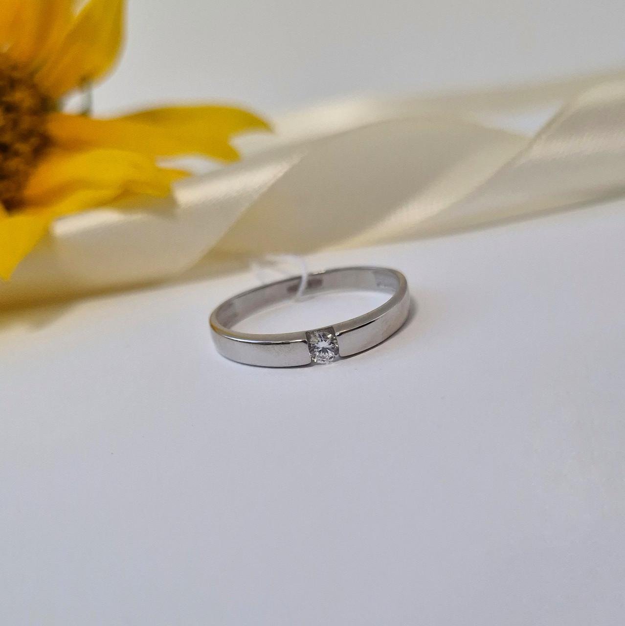 Каблучка з білим каменем срібло 925 проби родоване 1,37 г р. 19 (1593/3) - фото 2 Каблучка з білим каменем срібло 925 проби родоване 1,37 г р. 19 (1593/3) - фото 2