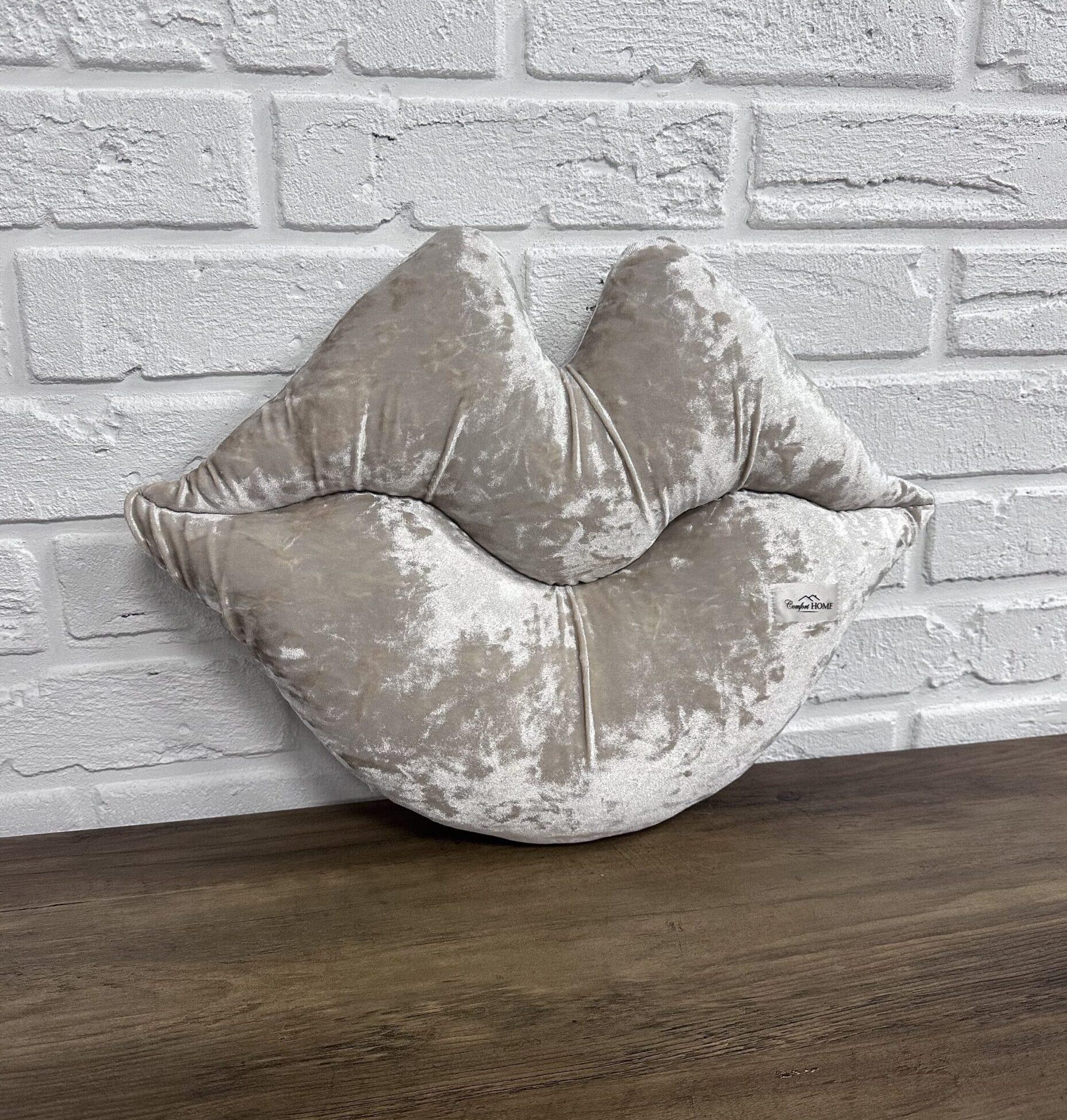 Подушка Comfort Home Губы велюровая мраморная 35x50 см