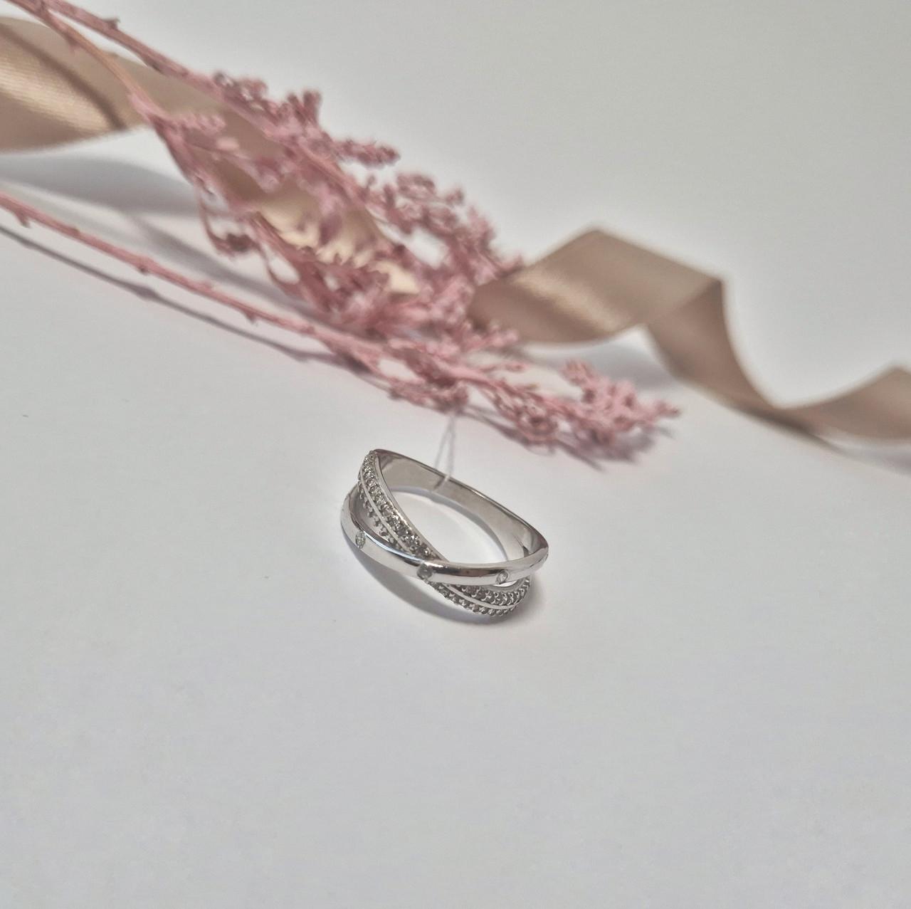 Каблучка із білими каменями срібло 925 проби родоване 2,45 г р. 17 (1406r)