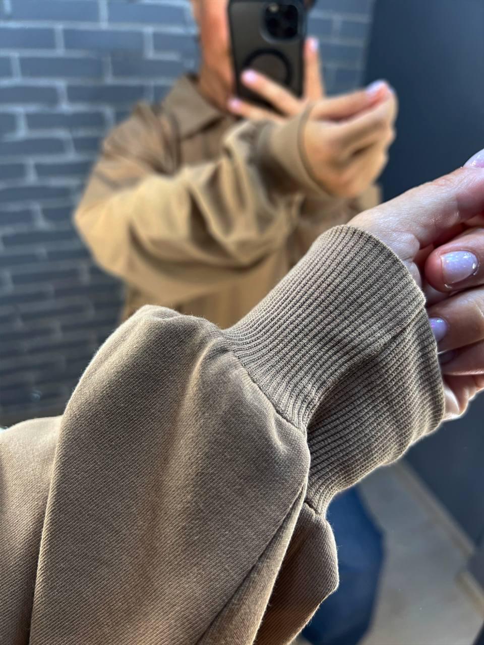 Свитшот женский MY CITY 8779 супер свободный воротник молния OS Капучино (2662) - фото 4