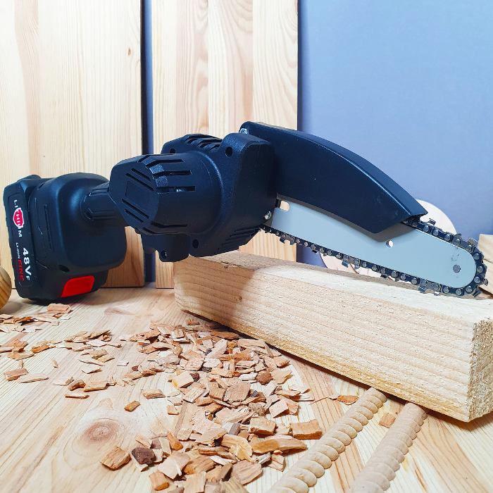 Пила мини Mini Electric Chain Saw1 в чемодане с 2 аккумуляторами для обрезки деревьев и распила дров (48V-RY) - фото 10