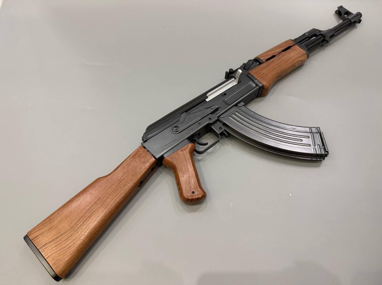 Автомат іграшковий механічний стріляє кульками діаметром 6 мм 87 см Чорно-коричневий (ZM 93)