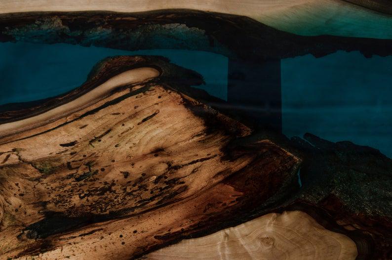 Стіл журнальний річка Сан-Дієго дизайнерський з прозорої синій епоксидної смоли та масиву горіха 8000х500х480 мм - фото 8 Стіл журнальний річка Сан-Дієго дизайнерський з прозорої синій епоксидної смоли та масиву горіха 8000х500х480 мм - фото 8