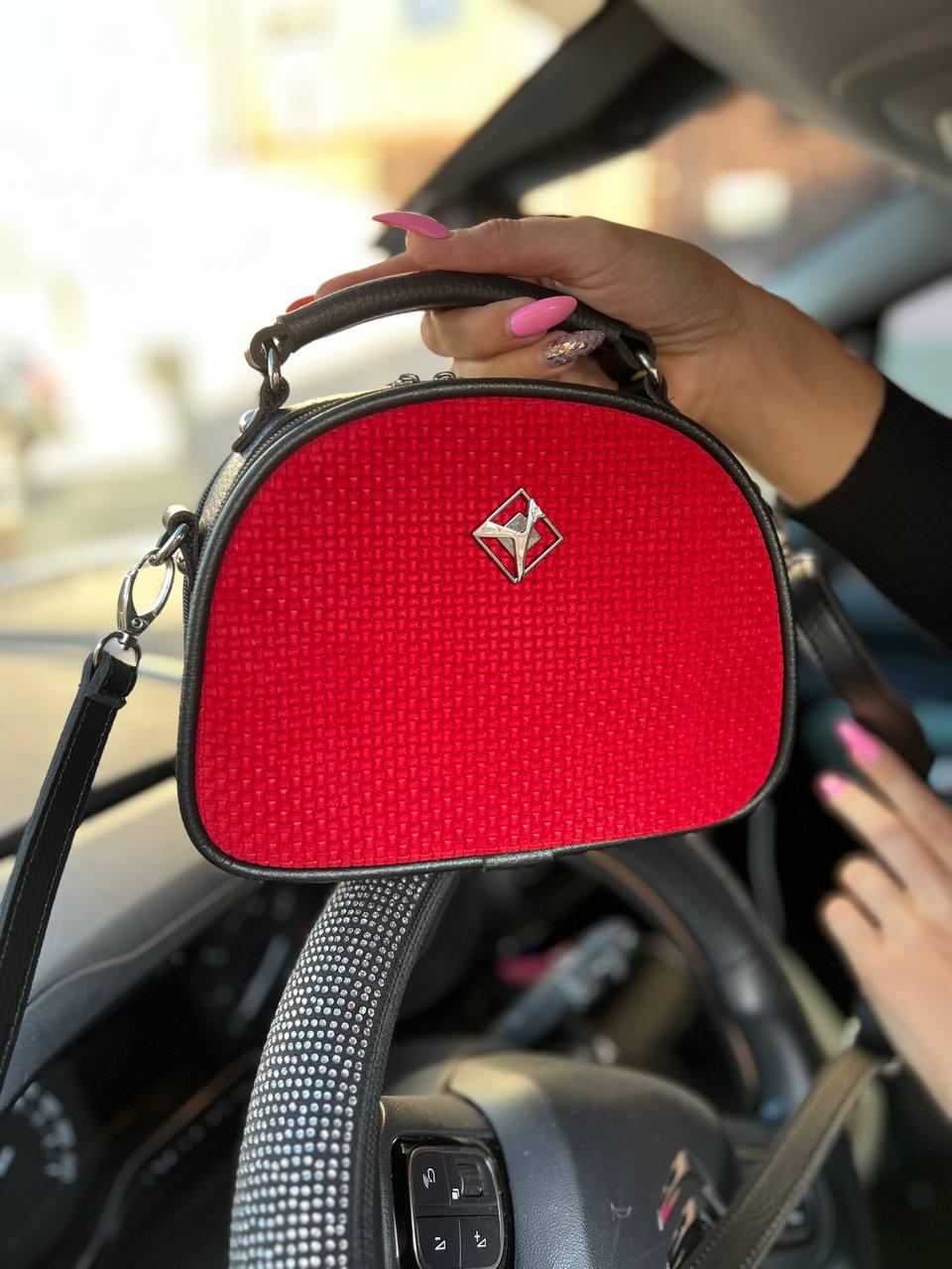 Сумка через плечо женская современная городская экокожа/натуральная замша 22х17х9 см Черный с красным - фото 1 Сумка через плечо женская современная городская экокожа/натуральная замша 22х17х9 см Черный с красным - фото 1