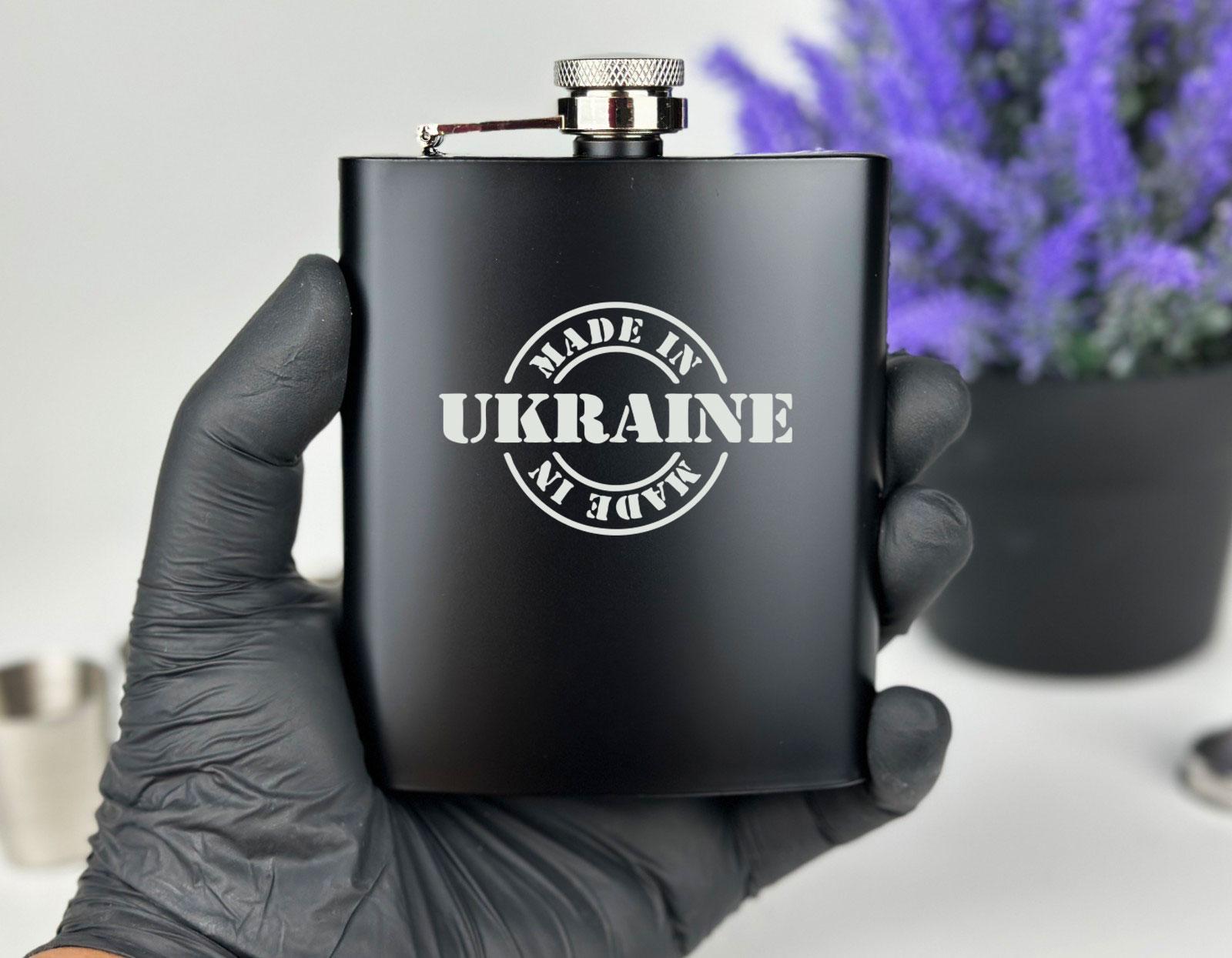 Подарунковий набір Made in Ukraine фляга з рюмками (12776161) - фото 2 Подарунковий набір Made in Ukraine фляга з рюмками (12776161) - фото 2