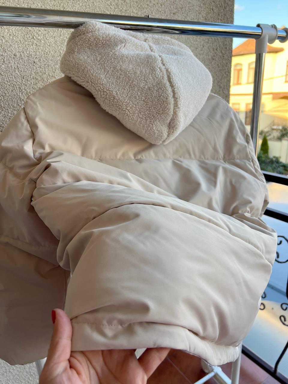 Куртка женская Lady Yep 8096 оверсайз с капюшоном и мехом тедди р. 44 Бежевый (3003) - фото 7 Куртка женская Lady Yep 8096 оверсайз с капюшоном и мехом тедди р. 44 Бежевый (3003) - фото 7