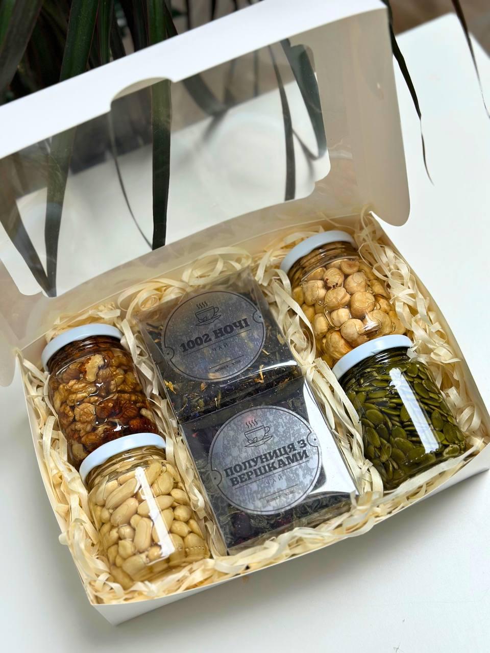 Набор Вкус вдохновения орешки в меде акации 4 банки по 130 г и 2 чая по 50 г