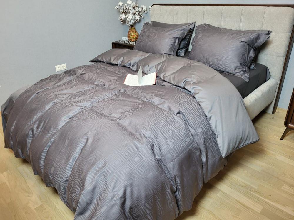 Комплект постельного белья на резинке Мир сатин жаккард Premium полуторный/наволочки 50х70/70х70 см Square Dark Grey (6092) - фото 4 Комплект постельного белья на резинке Мир сатин жаккард Premium полуторный/наволочки 50х70/70х70 см Square Dark Grey (6092) - фото 4