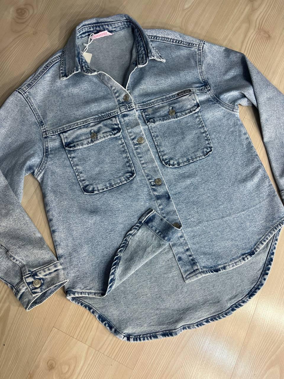 Сорочка жіноча джинсова DNL 510 оверсайз вільний крій накладені кишені на ґудзиках L Блакитний (3940) - фото 7