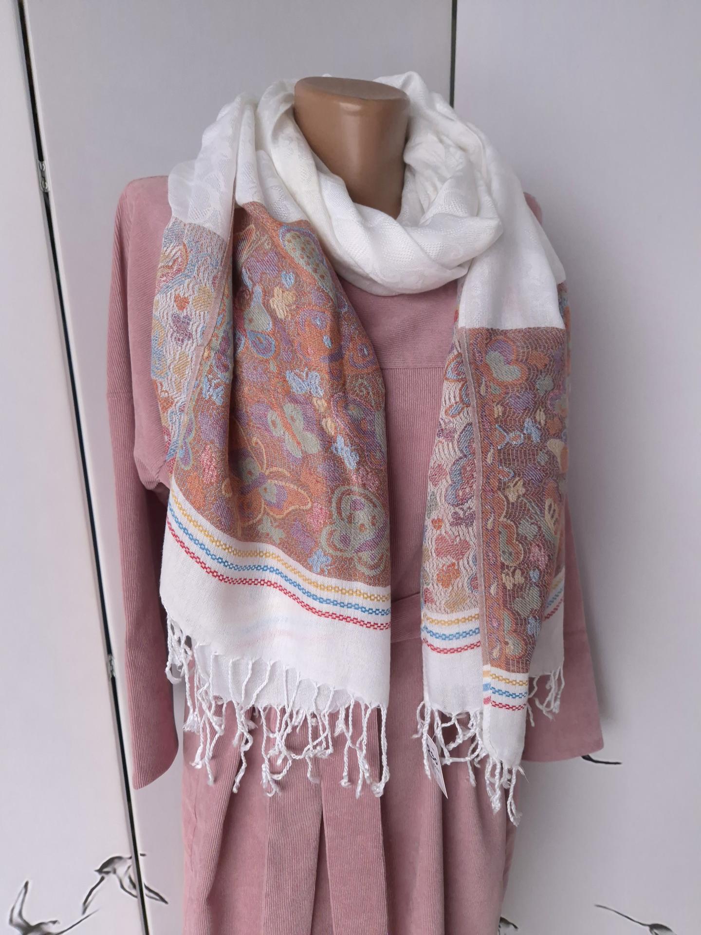 Шарф-палантин жіночий з імітацією вишивки та пензлями весна-осінь 184х70 см Молочний (15089) - фото 8 Шарф-палантин жіночий з імітацією вишивки та пензлями весна-осінь 184х70 см Молочний (15089) - фото 8