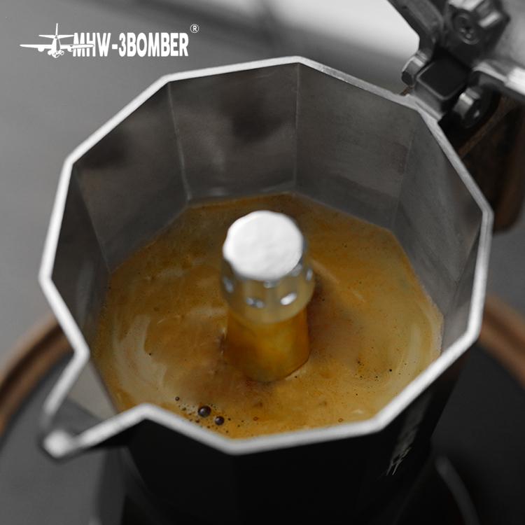 Гейзерная кофеварка с двойным клапаном MHW-3BOMBER Double Valve Moka Pot 180 мл Black (M5888B) - фото 3