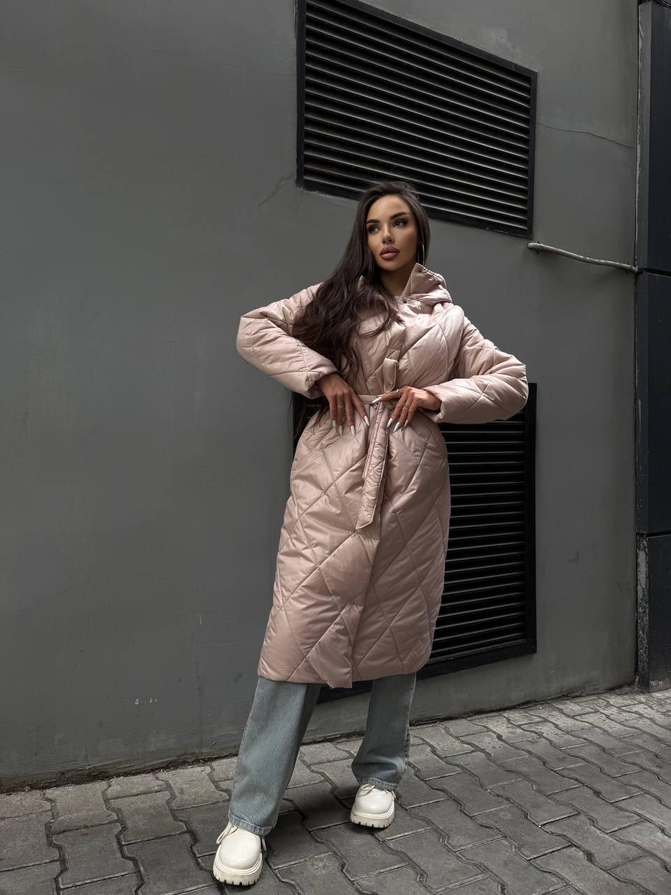 Пальто жіноче зимове Марія стьобане з капюшоном XL Пудровий (29710554) - фото 7 Пальто жіноче зимове Марія стьобане з капюшоном XL Пудровий (29710554) - фото 7