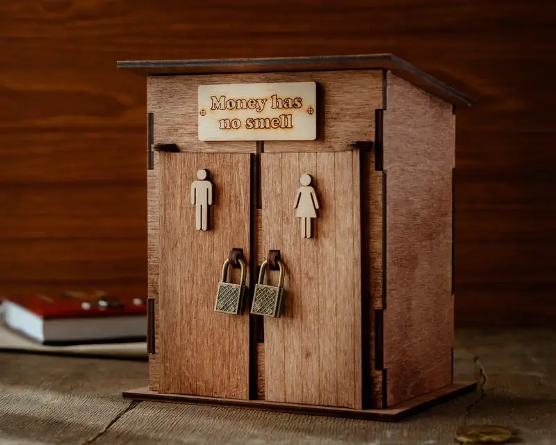 Скарбничка-туалет дерев'яна 18х14х11 см Бежевий (piggy_bank-1) - фото 3 Скарбничка-туалет дерев'яна 18х14х11 см Бежевий (piggy_bank-1) - фото 3