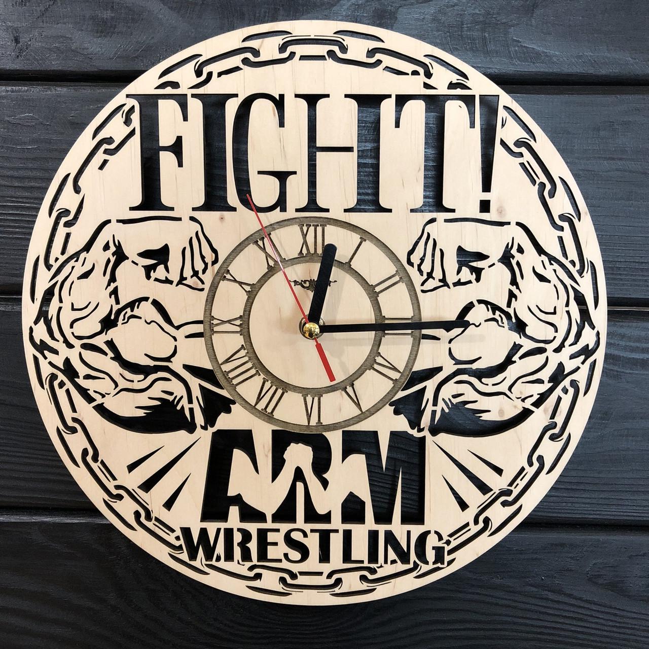 Часы настенные из дерева Армреслинг