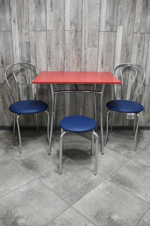 Кухонний комплект Tulipan Тріо стіл/стільці 2 шт./табурет в хром-корпусі 60х80х75 см Червоний/Синій (28374389)