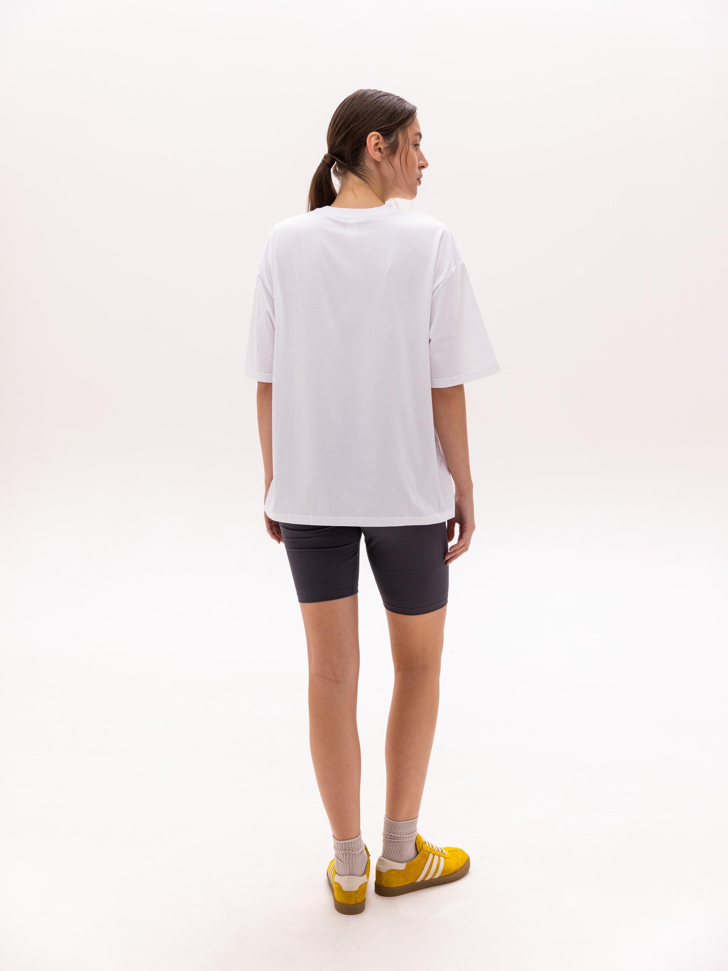 Футболка женская оверсайз ROZA 231105 S Белый (4824005695483) - фото 10 Футболка женская оверсайз ROZA 231105 S Белый (4824005695483) - фото 10