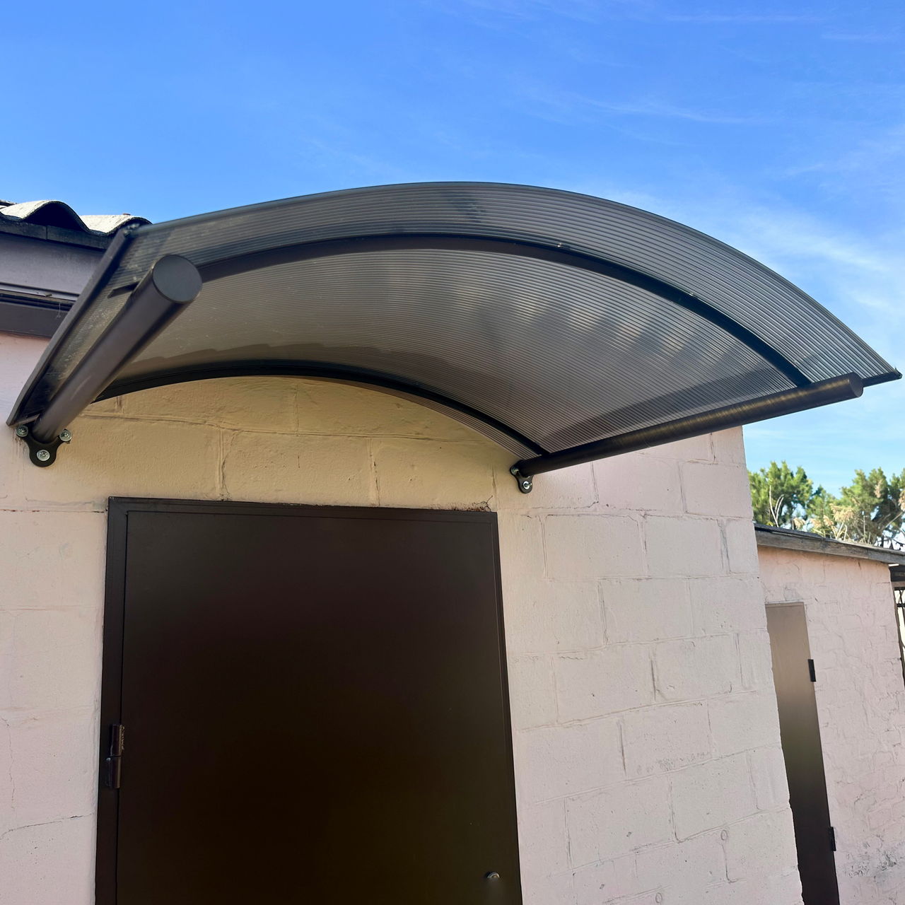 Навес поликарбонат 8 мм 142х100 см Анодик-браун (29926201) Навес поликарбонат 8 мм 142х100 см Анодик-браун (29926201)