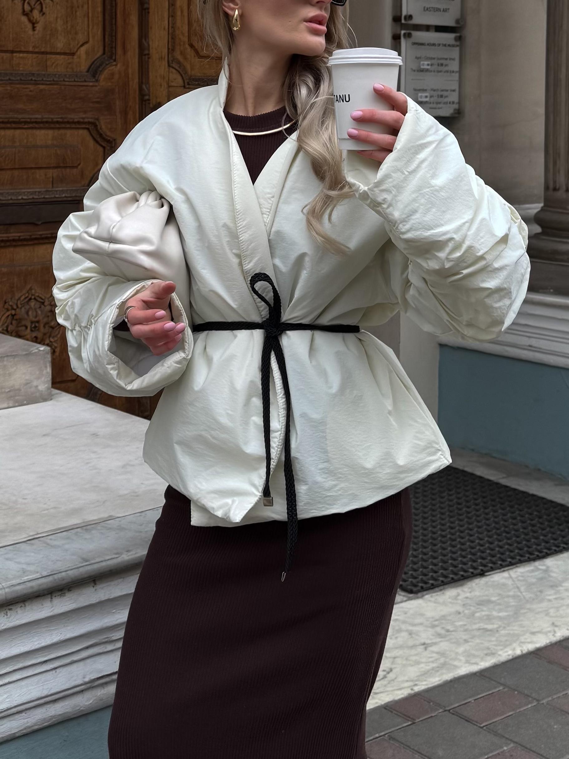 Куртка жіноча демісезона ZF Inspire 1013 на запах з поясом та широкими рукавами S-М Білий (1013-Бел-S-М) - фото 3 Куртка жіноча демісезона ZF Inspire 1013 на запах з поясом та широкими рукавами S-М Білий (1013-Бел-S-М) - фото 3