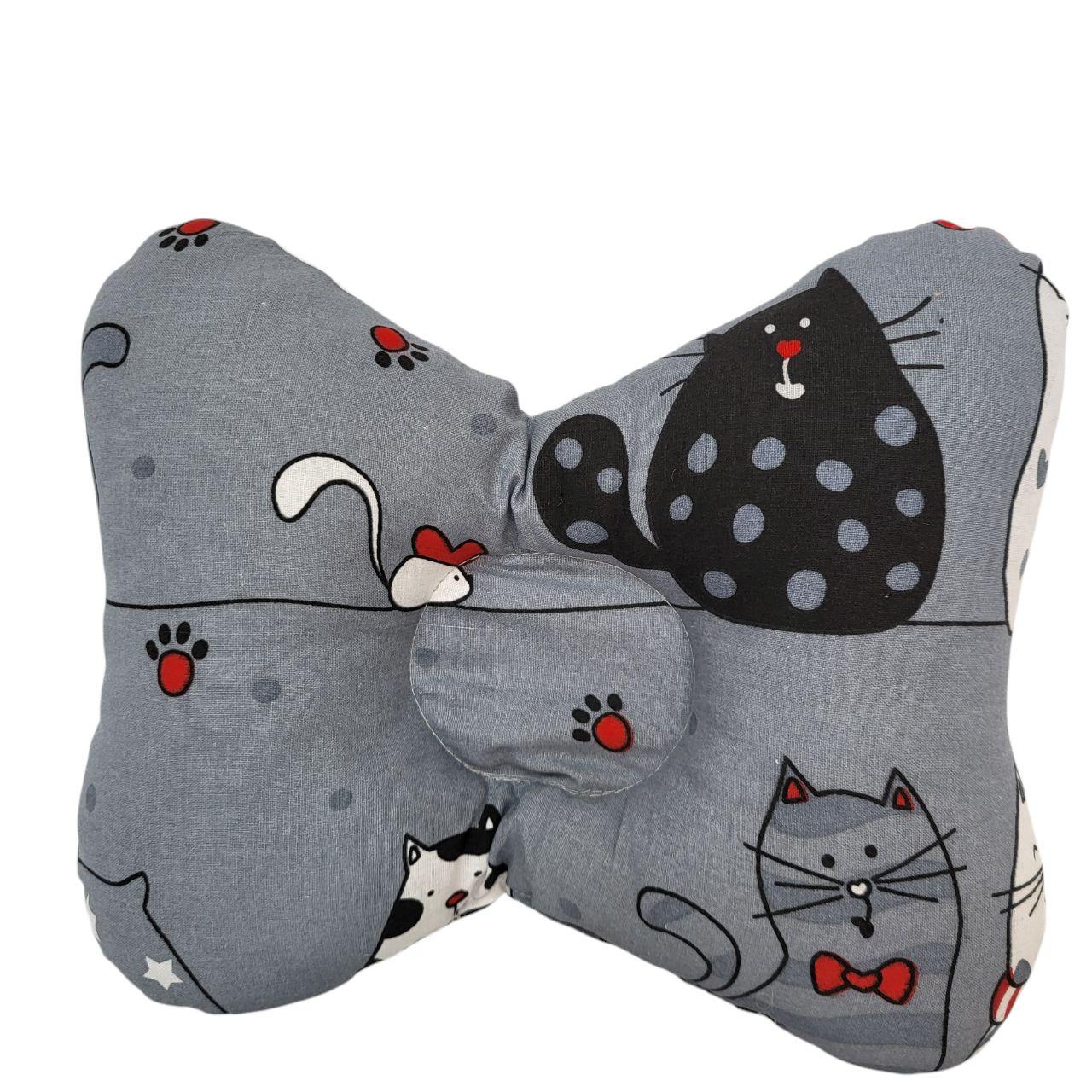 Подушка-позиционер для новорожденных Бабочка с котиками 25х20 см (1443) Подушка-позиционер для новорожденных Бабочка с котиками 25х20 см (1443)