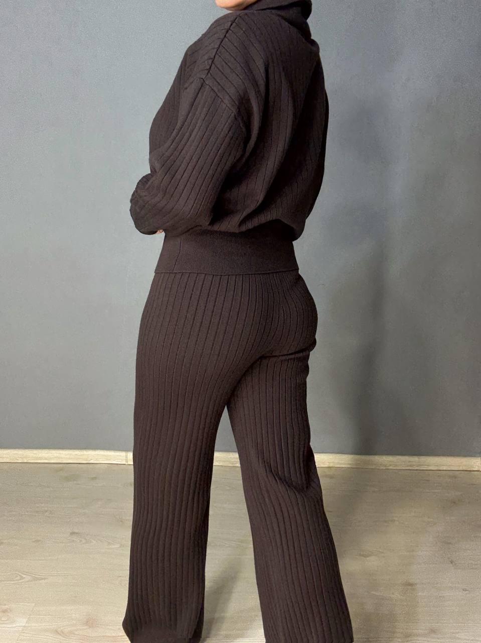 Костюм женский Joy One 376 вязаный в рубчик с кофтой на молнии и брюками палаццо OS Коричневый (5600) - фото 9 Костюм женский Joy One 376 вязаный в рубчик с кофтой на молнии и брюками палаццо OS Коричневый (5600) - фото 9
