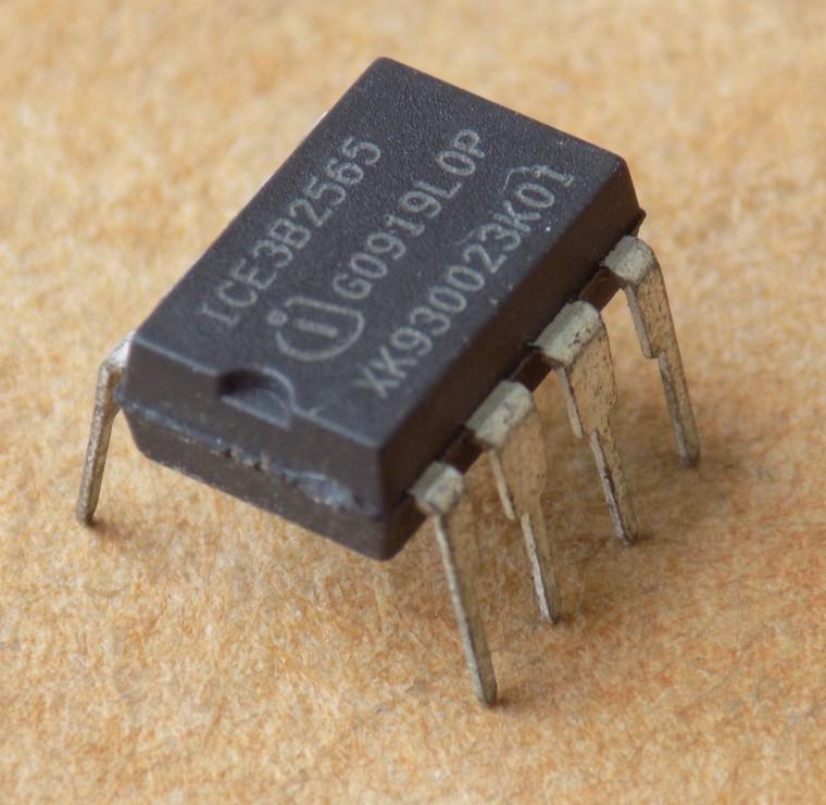 Микросхема ICE ICE3B2565/DIP8 (28750)