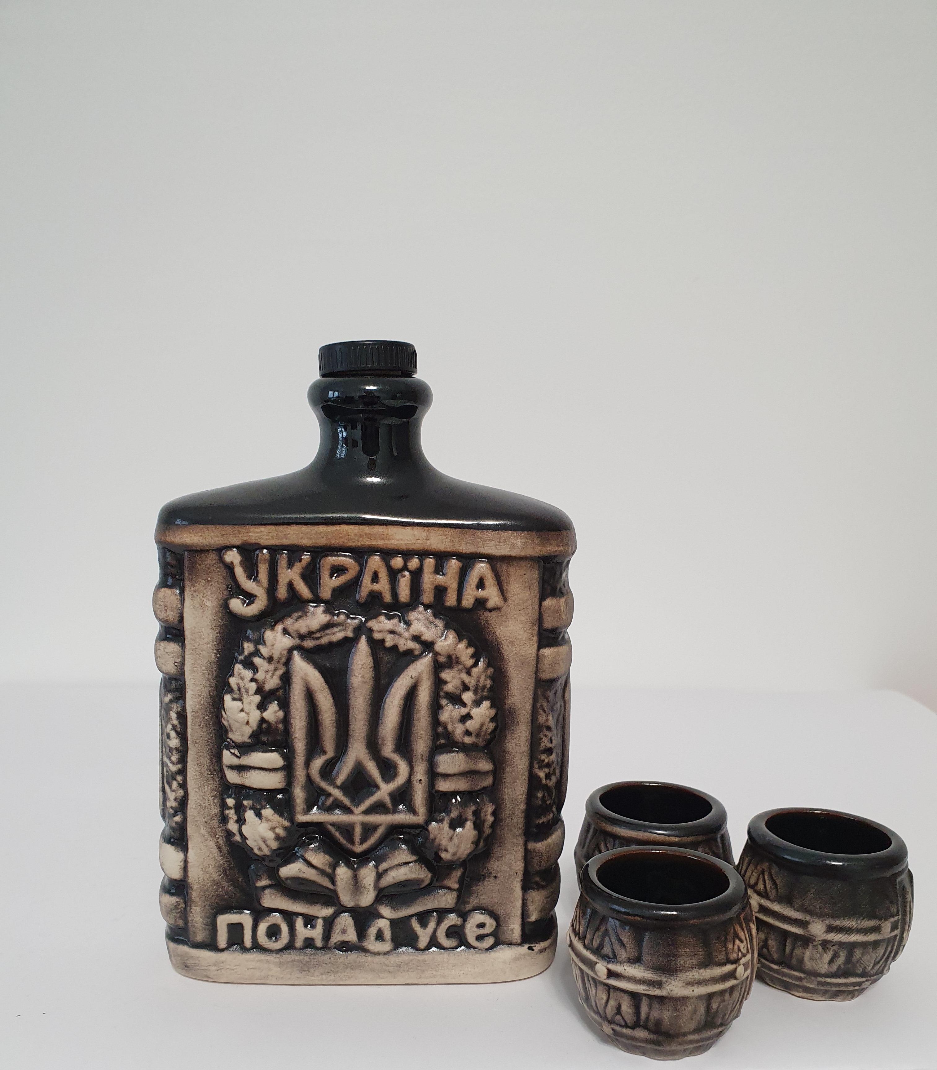 Подарочный набор для алкоголя штоф с рюмками Тризуб керамика (3259) Подарочный набор для алкоголя штоф с рюмками Тризуб керамика (3259)
