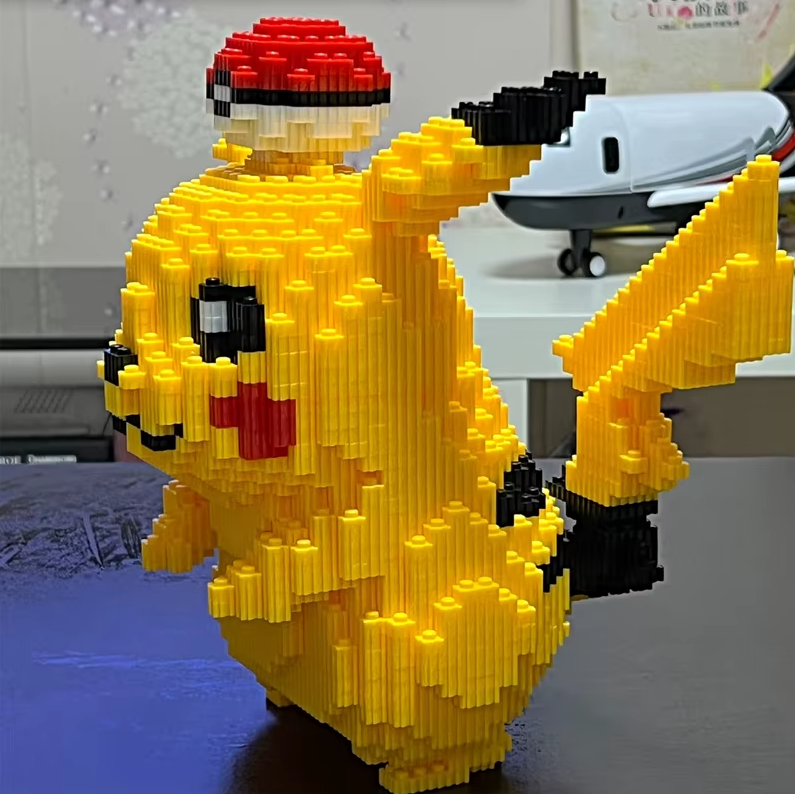 Конструктор пикача с покеболом 5210 дет.большой 29 см - фото 4 Конструктор пикача с покеболом 5210 дет.большой 29 см - фото 4