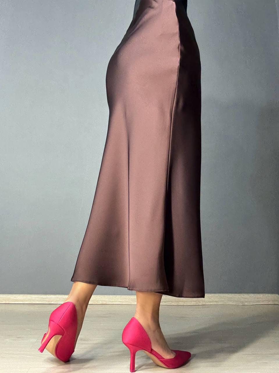 Юбка женская Gritana 230 атласная королевский шелк с разрезом на резинке M Коричневый (5032) - фото 4 Юбка женская Gritana 230 атласная королевский шелк с разрезом на резинке M Коричневый (5032) - фото 4