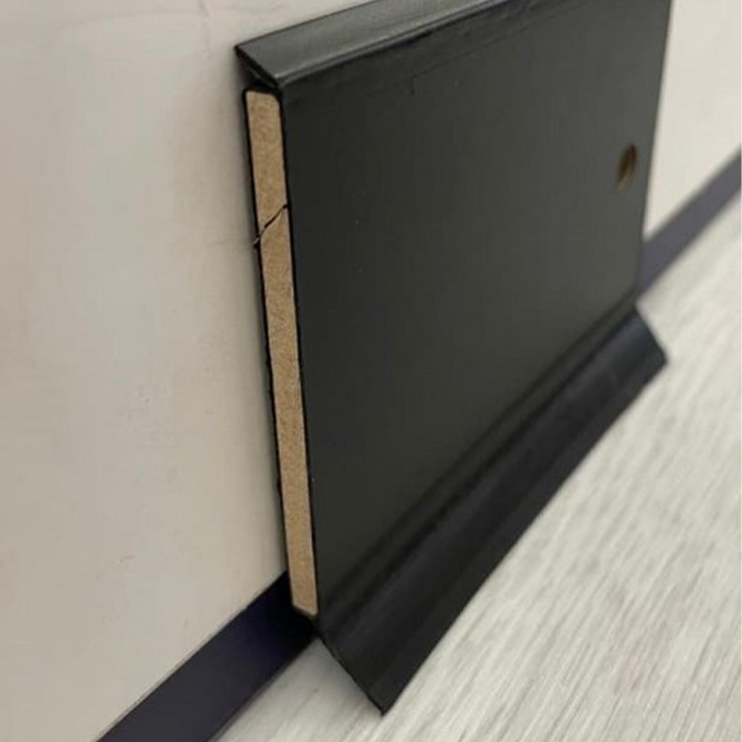 Плинтус Doellken S80 1144 80 мм 2,575 м Черный Плинтус Doellken S80 1144 80 мм 2,575 м Черный