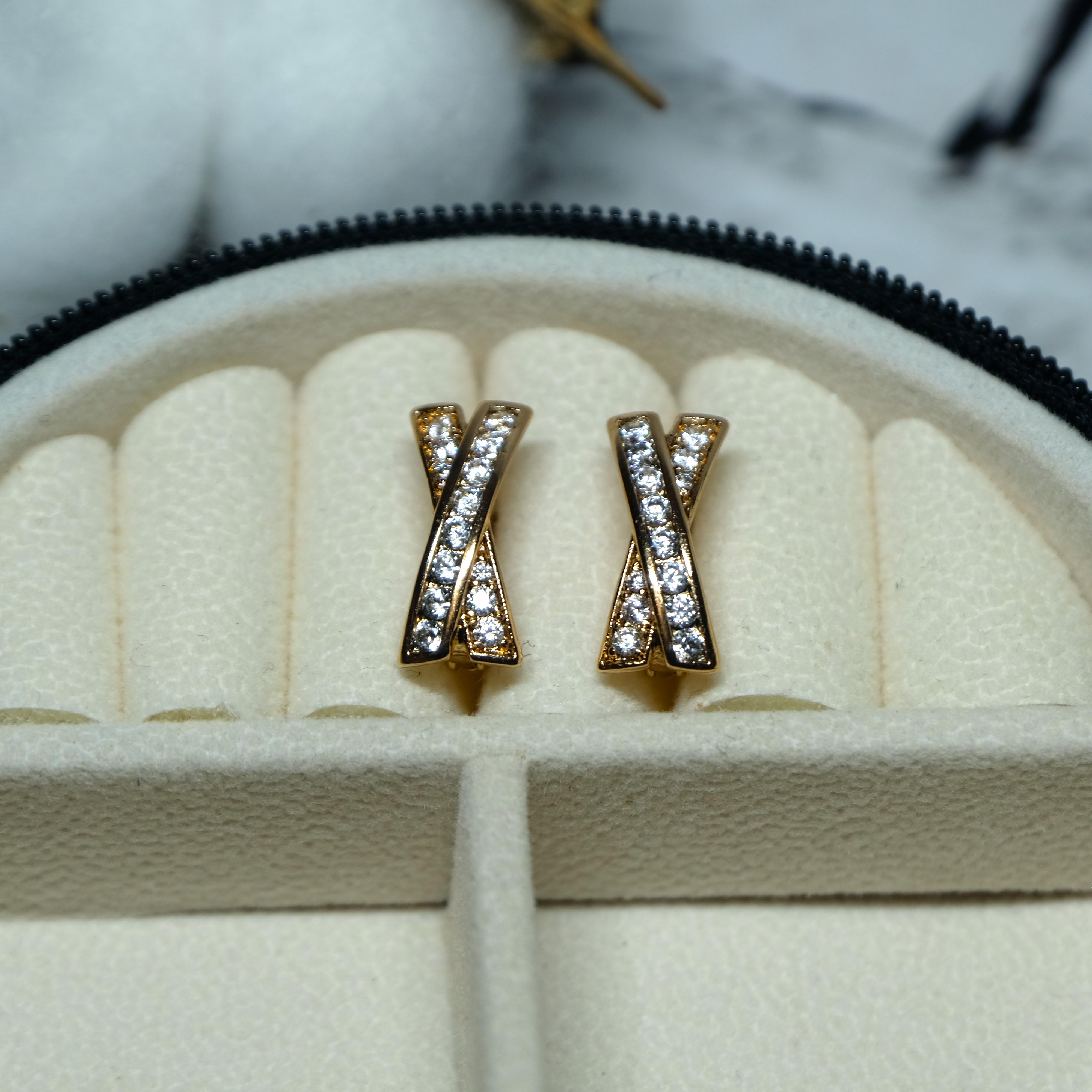 Сережки Xuping Jewerly с белым цирконом из медицинского сплава 17х7 мм (XC-1502) Сережки Xuping Jewerly с белым цирконом из медицинского сплава 17х7 мм (XC-1502)